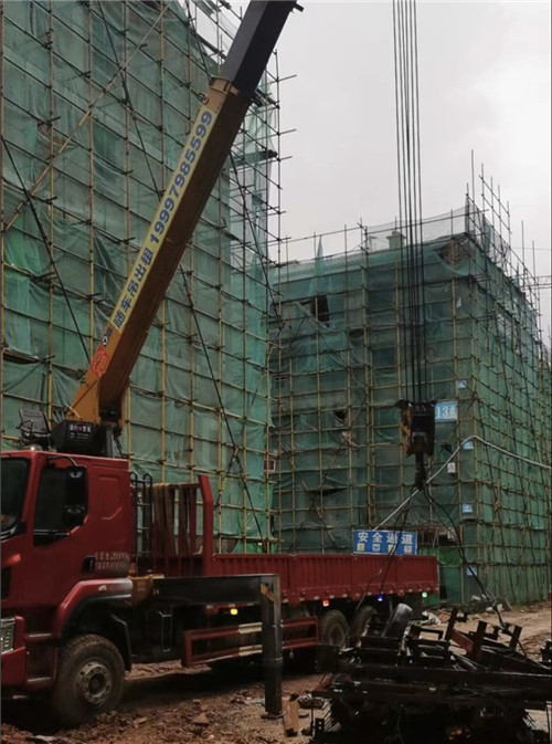 五家渠市“慢工细活”—— 吊车的 “微动控制” 技术